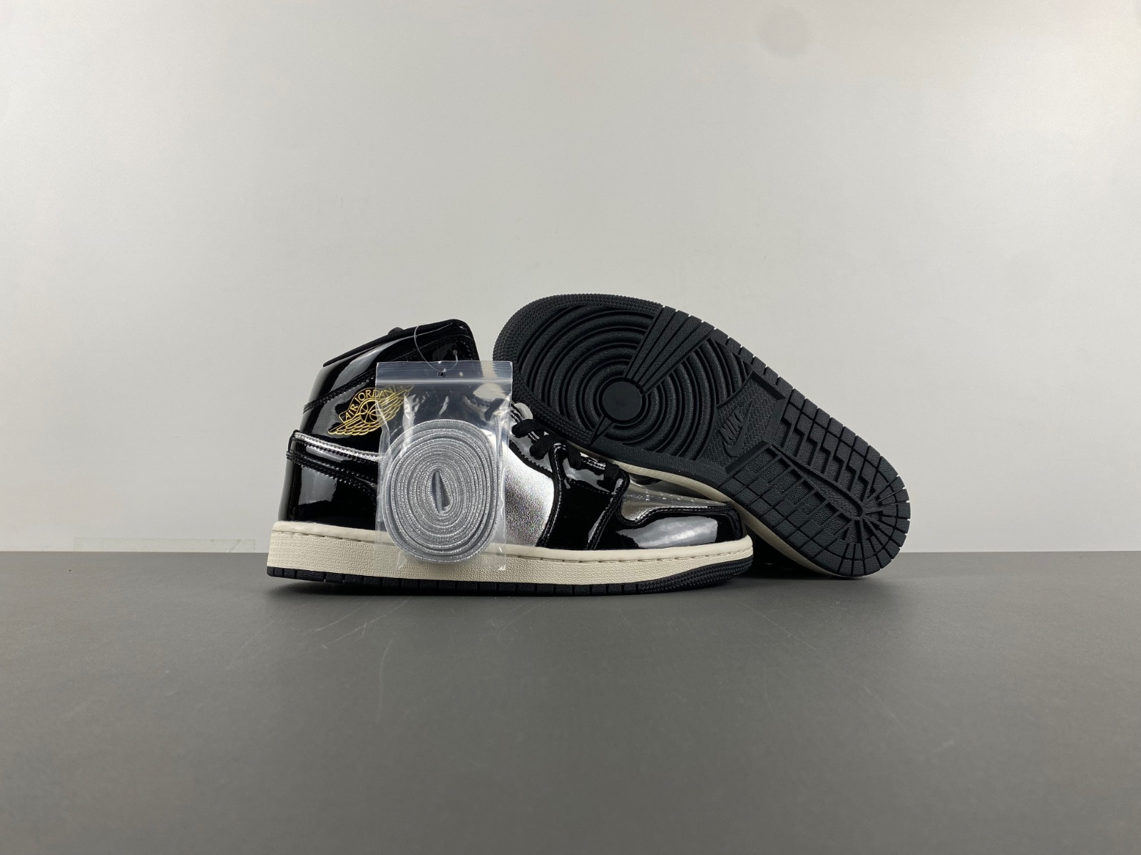 Air Jordan 1 Mid SE FZ39380-001