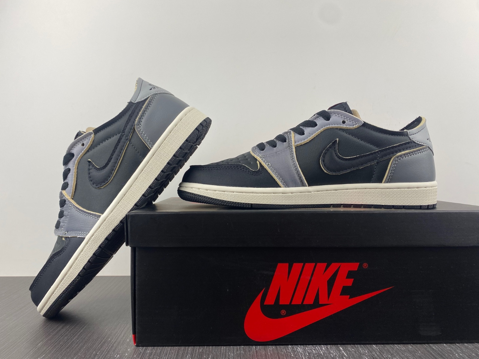 Jordan 1 Low OG EX Black Smoke Grey DV0982-006