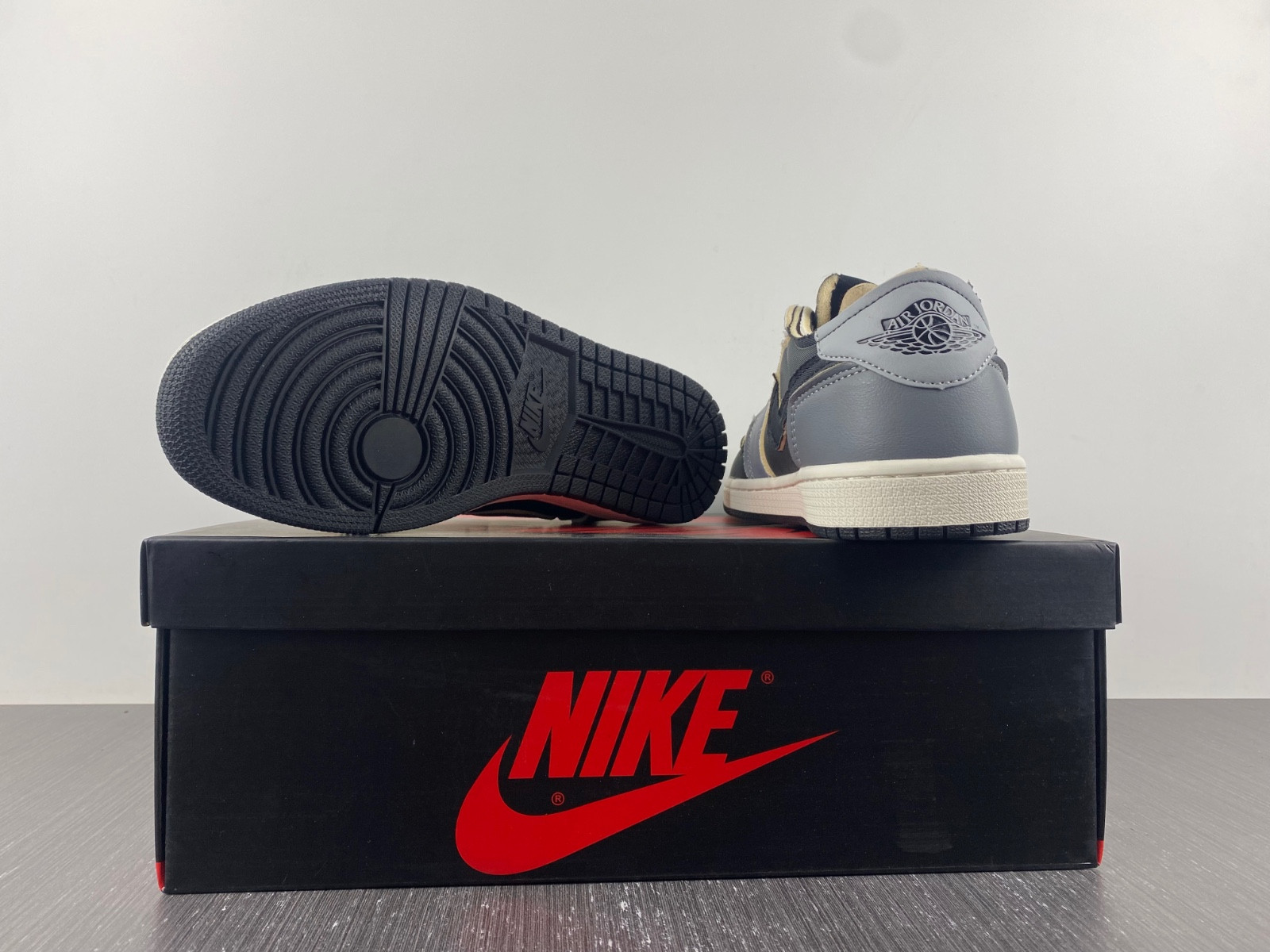 Jordan 1 Low OG EX Black Smoke Grey DV0982-006