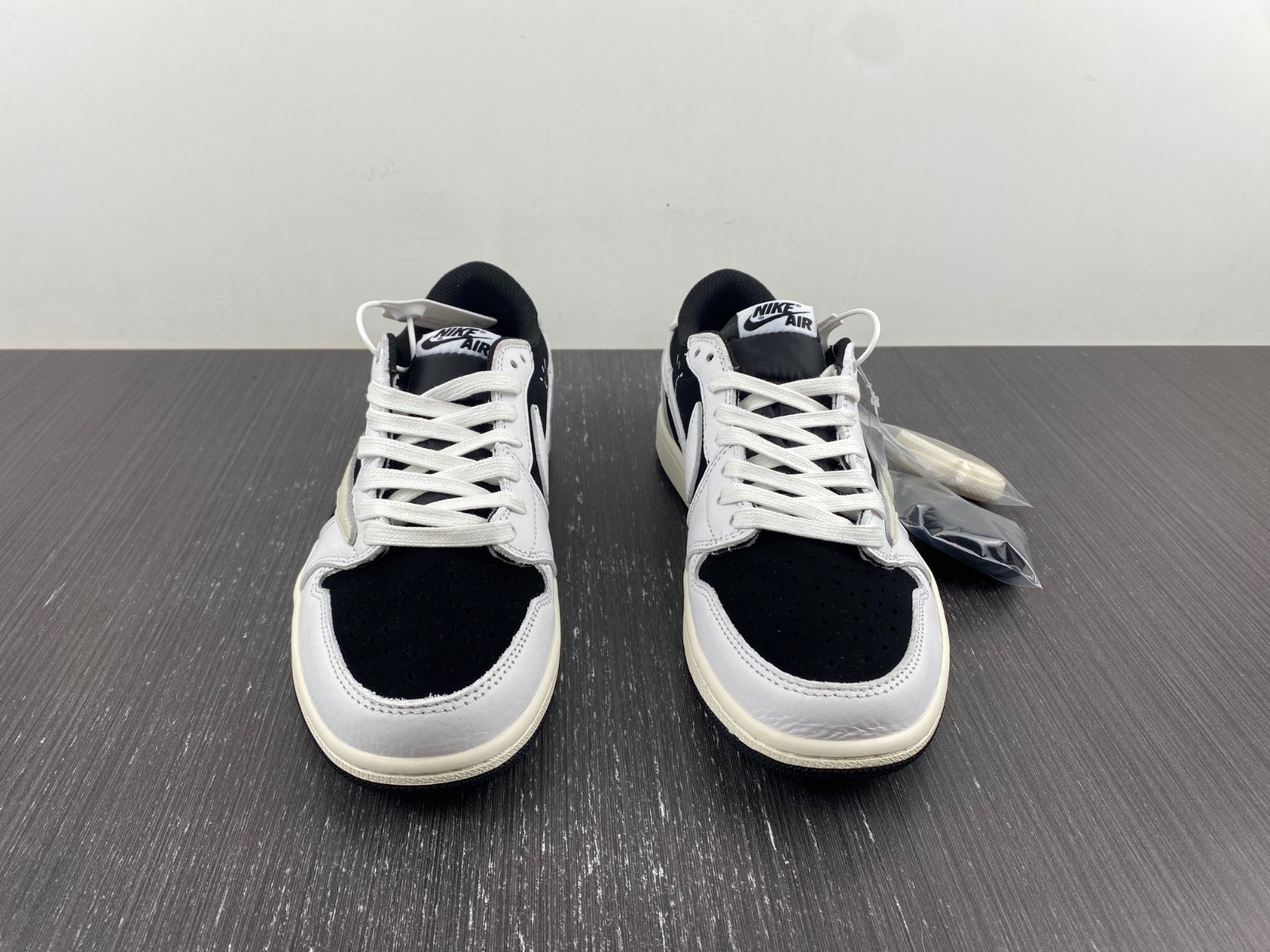 Jordan 1 Low travis scott J11205