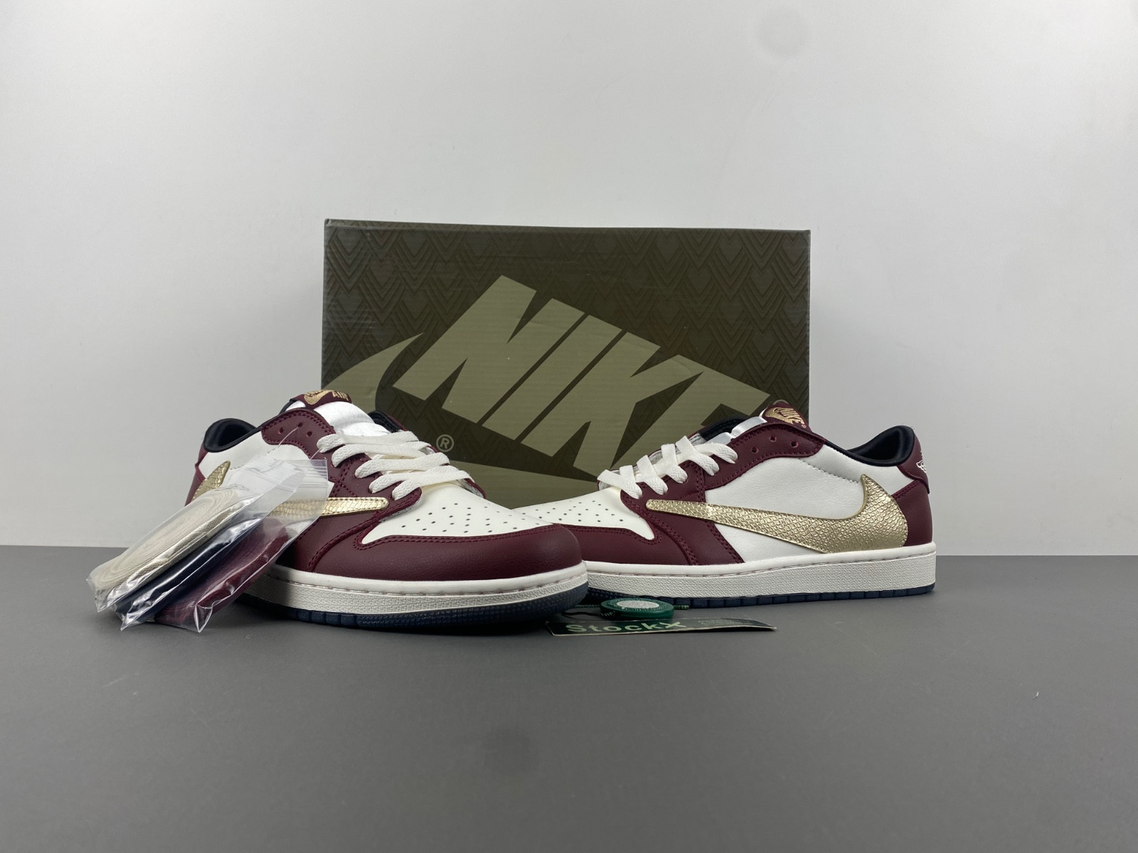 Air Jordan 1 Low OG “Year of the Dragon FJ5735-100