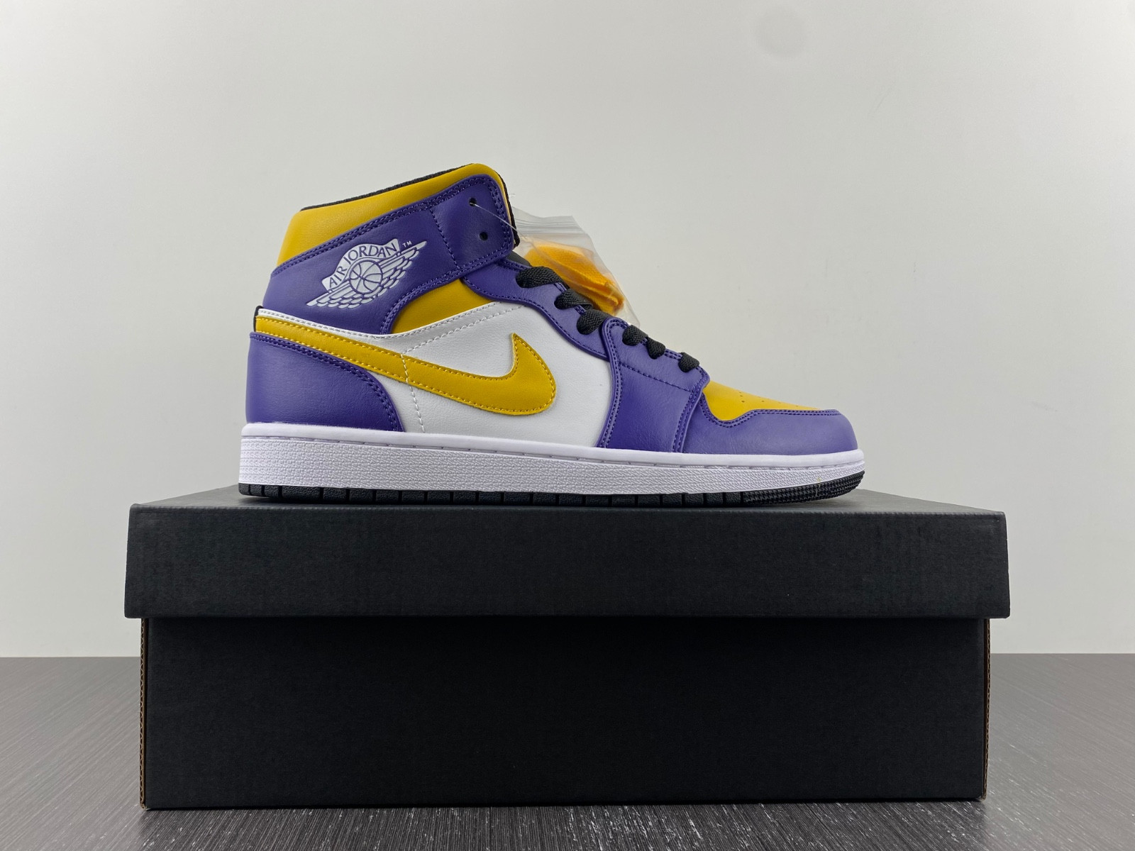 Air Jordan 1 Mid “Lakers” DQ8426-517