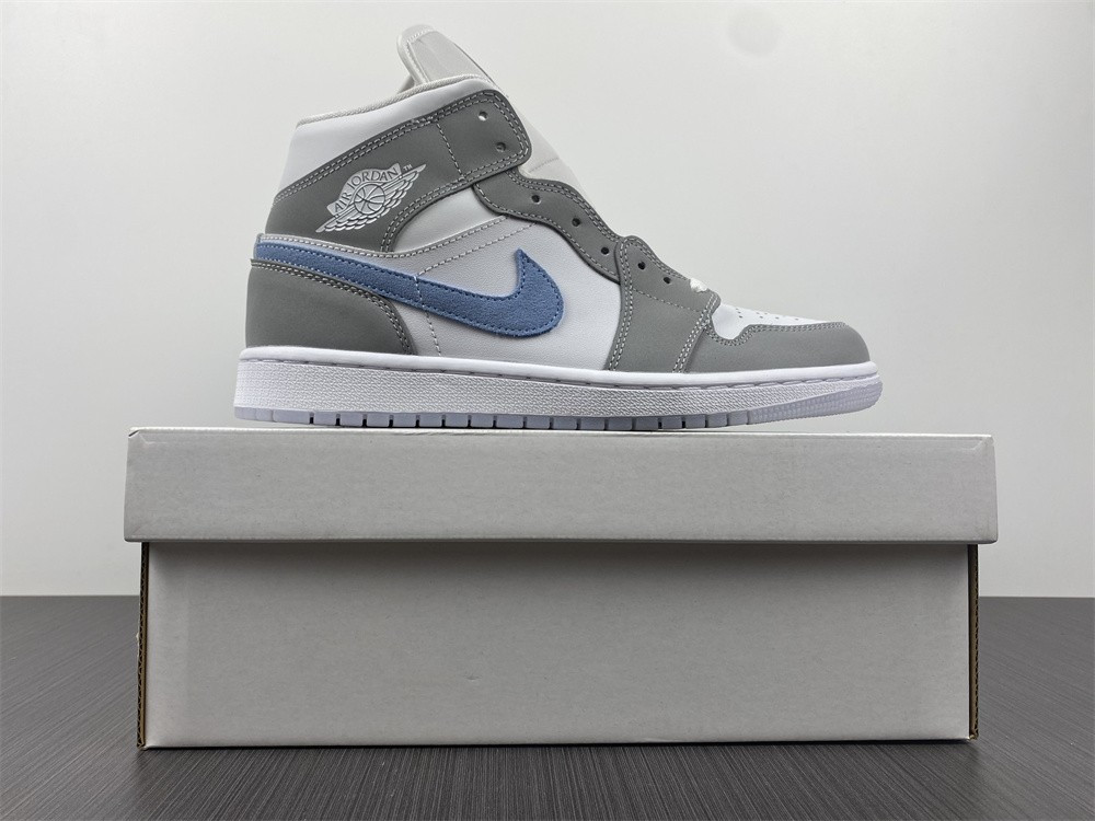 Air Jordan 1 Mid WMNS BQ6472-105