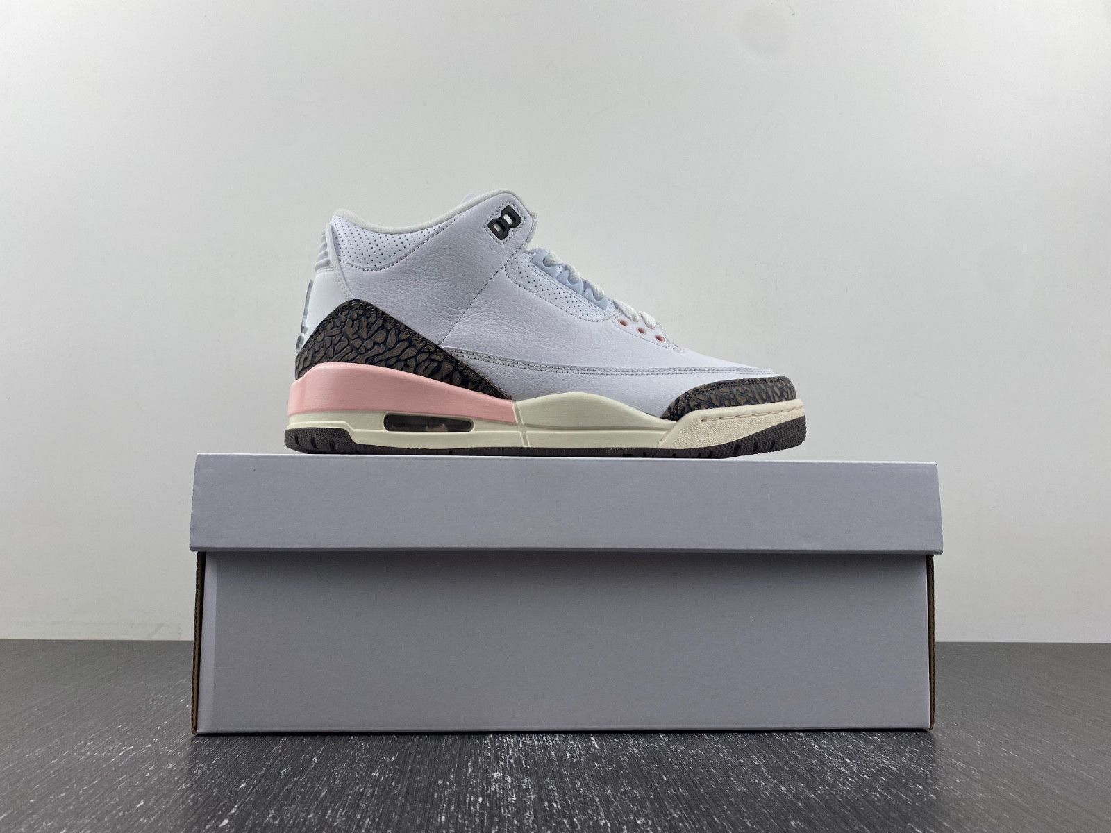 Air Jordan 3 WMNS “Neapolitan” CK9246-102