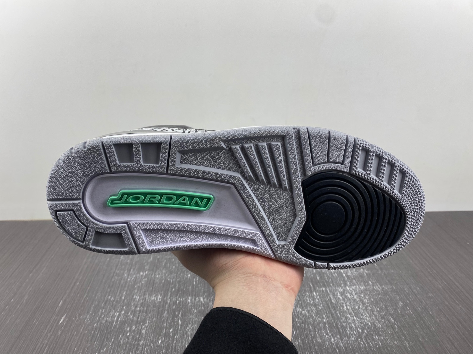 Air Jordan 3 “Green Glow” CT8532-031