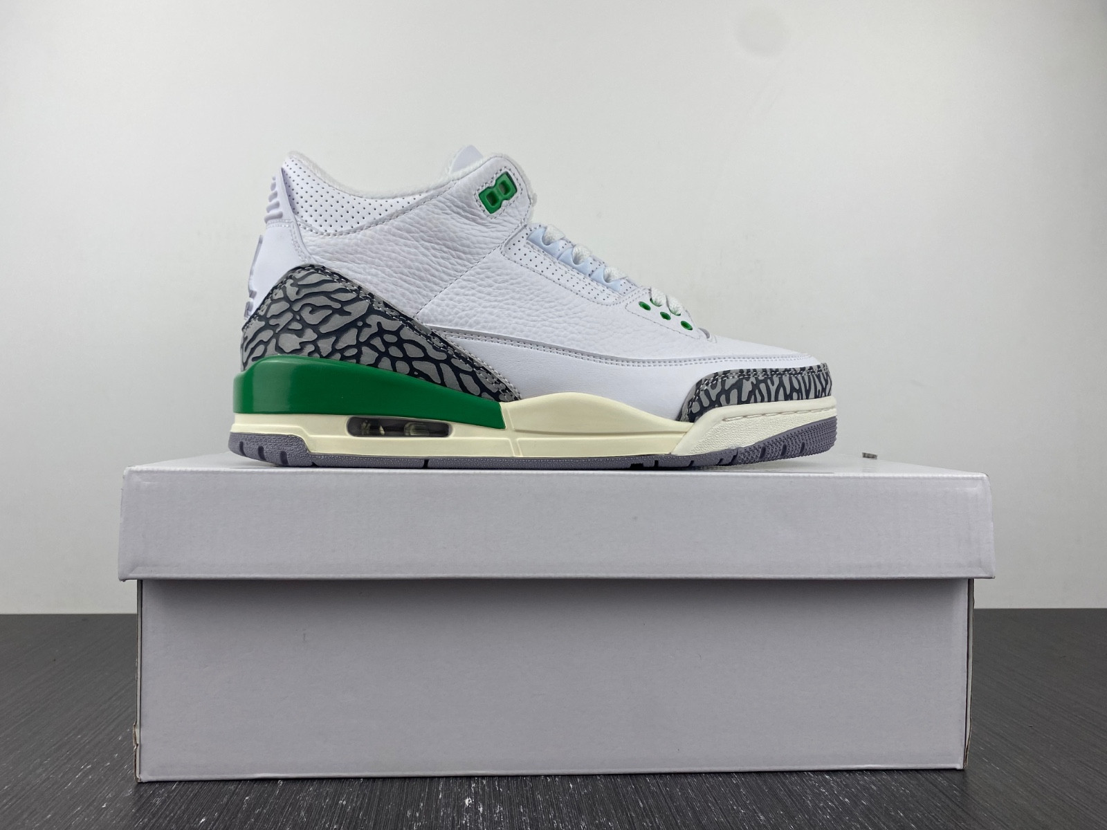 Jordan 3 Retro Lucky Green (W) CK9646-136