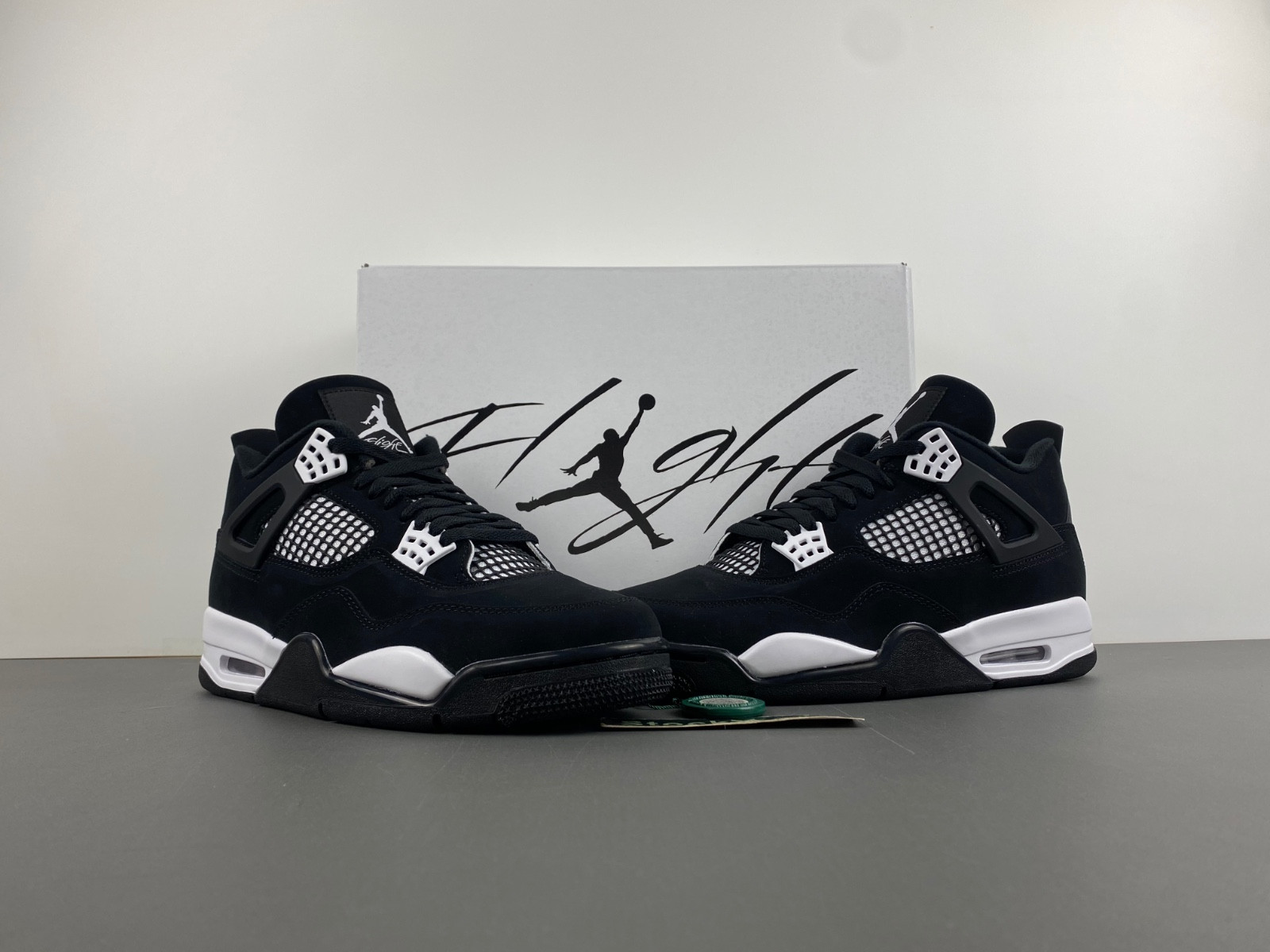 Air Jordan 4 “White Thunder” FQ8138-001