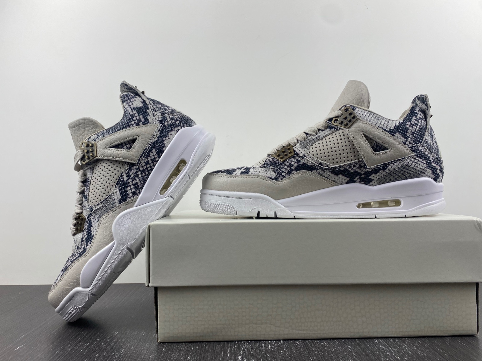 AIR JORDAN 4 RETRO PREMIUM "PINNACLE "SNAKESKIN" 819139-030