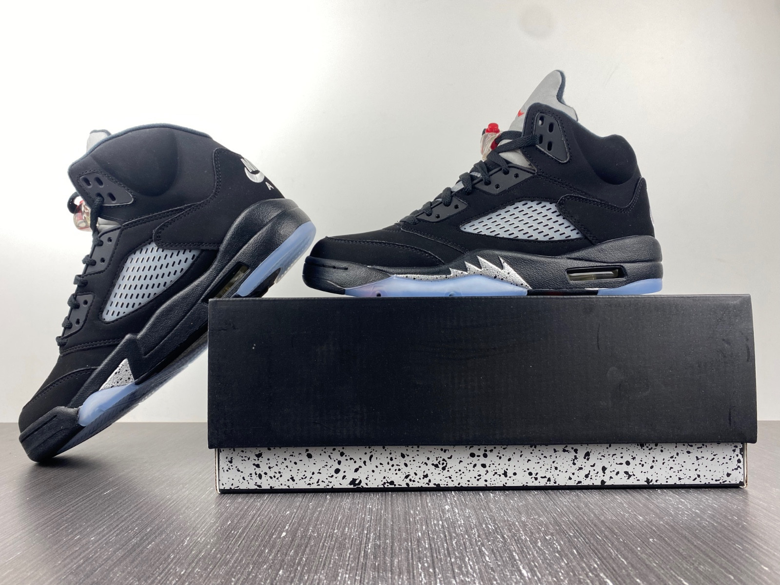 Jordan 5 Retro Black Metallic 845035-003