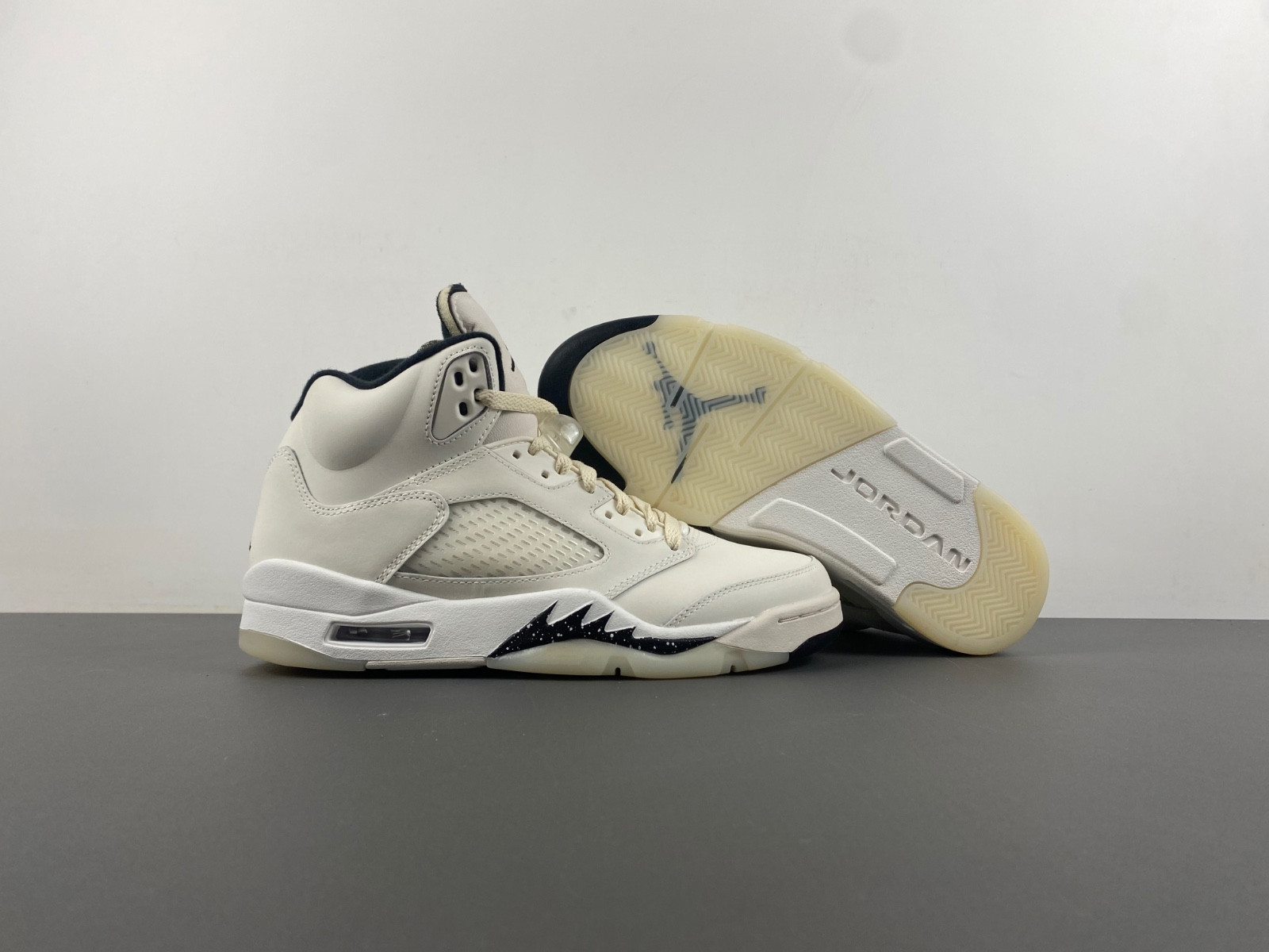 AIR JORDAN 5 RETRO