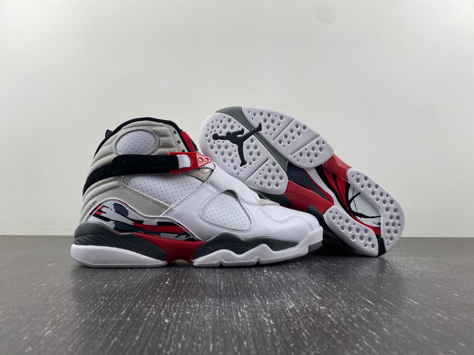 Air Jordan 8 Retro “Bugs Bunny” 305381-103
