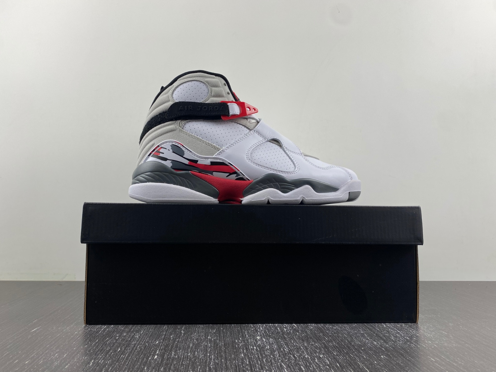 Air Jordan 8 Retro “Bugs Bunny” 305381-103