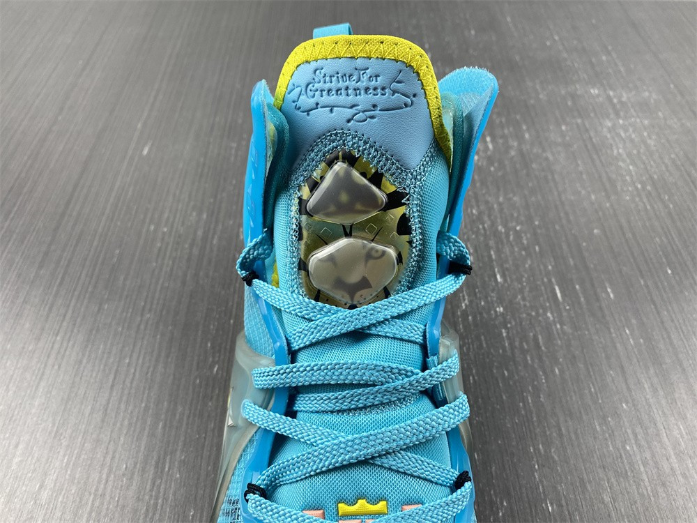 Nike LeBron 19 DC9338-400