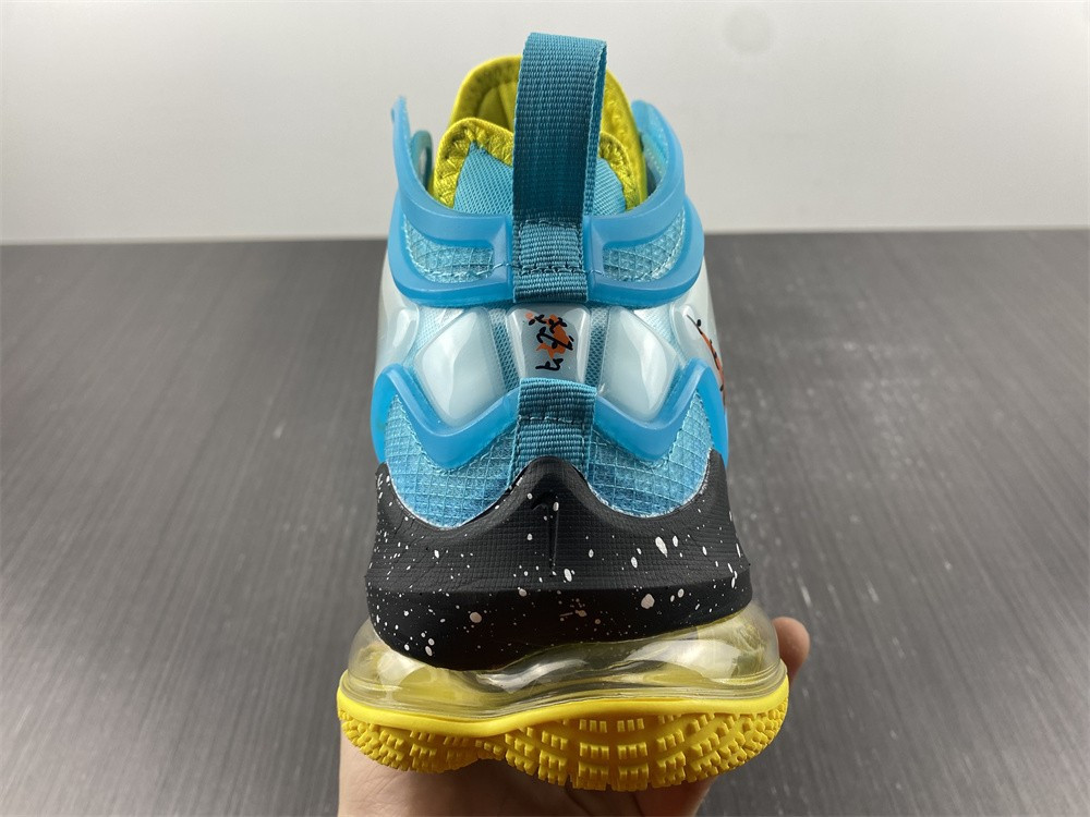 Nike LeBron 19 DC9338-400