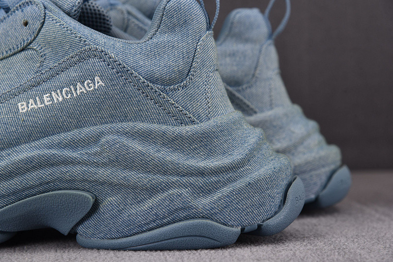 Ba*len*cia*ga triple s