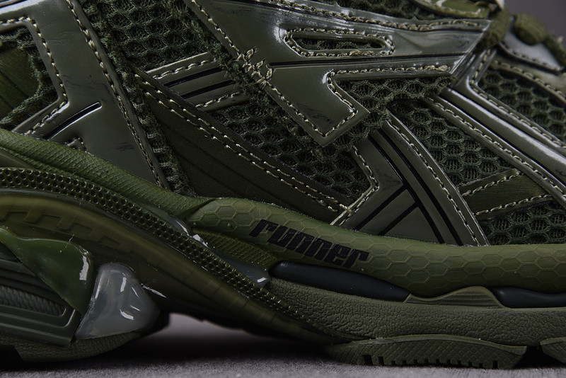 Ba*len*cia*ga runner 677403 w1rn3 2025