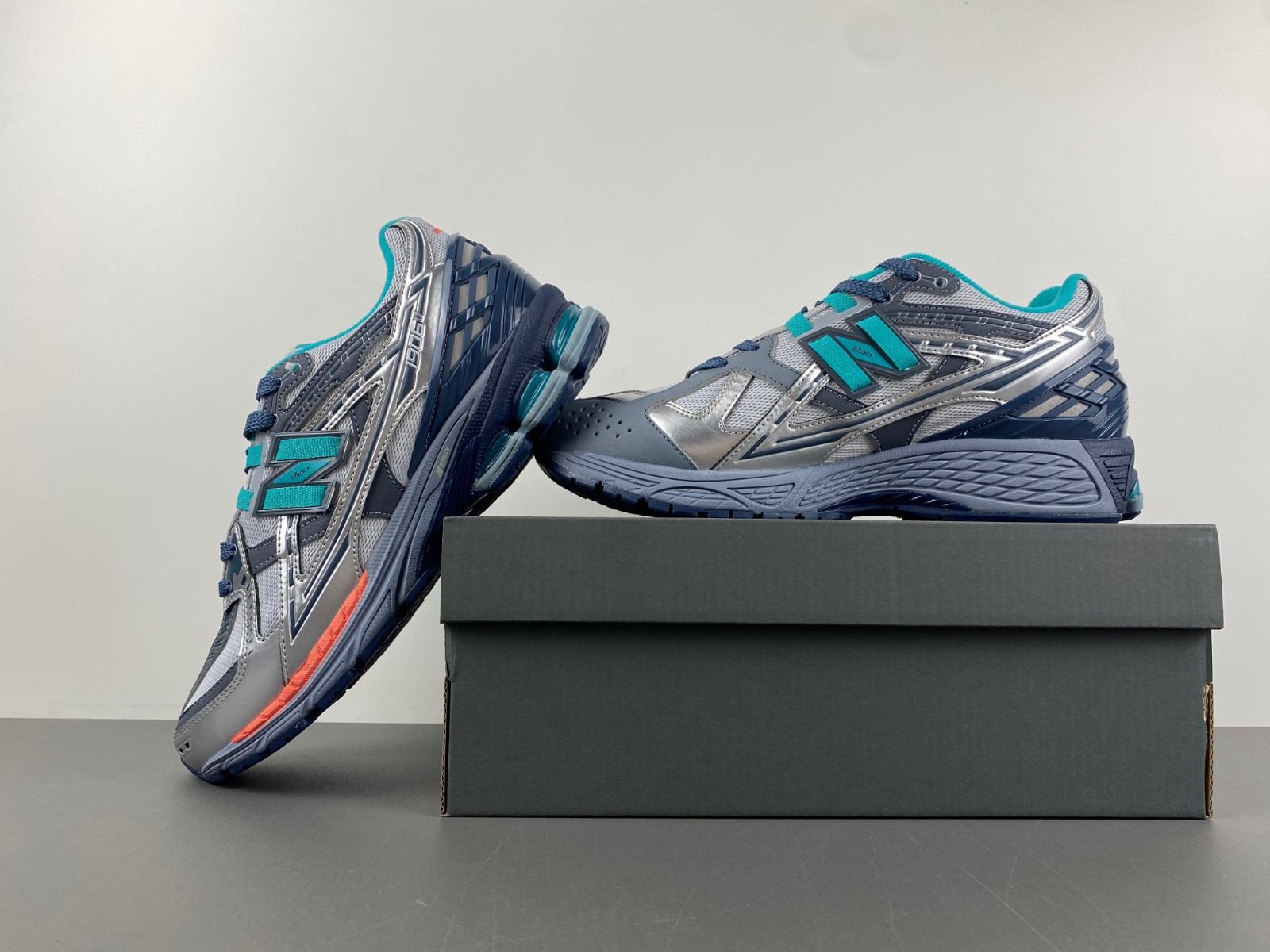 New New Balance M1906NK1