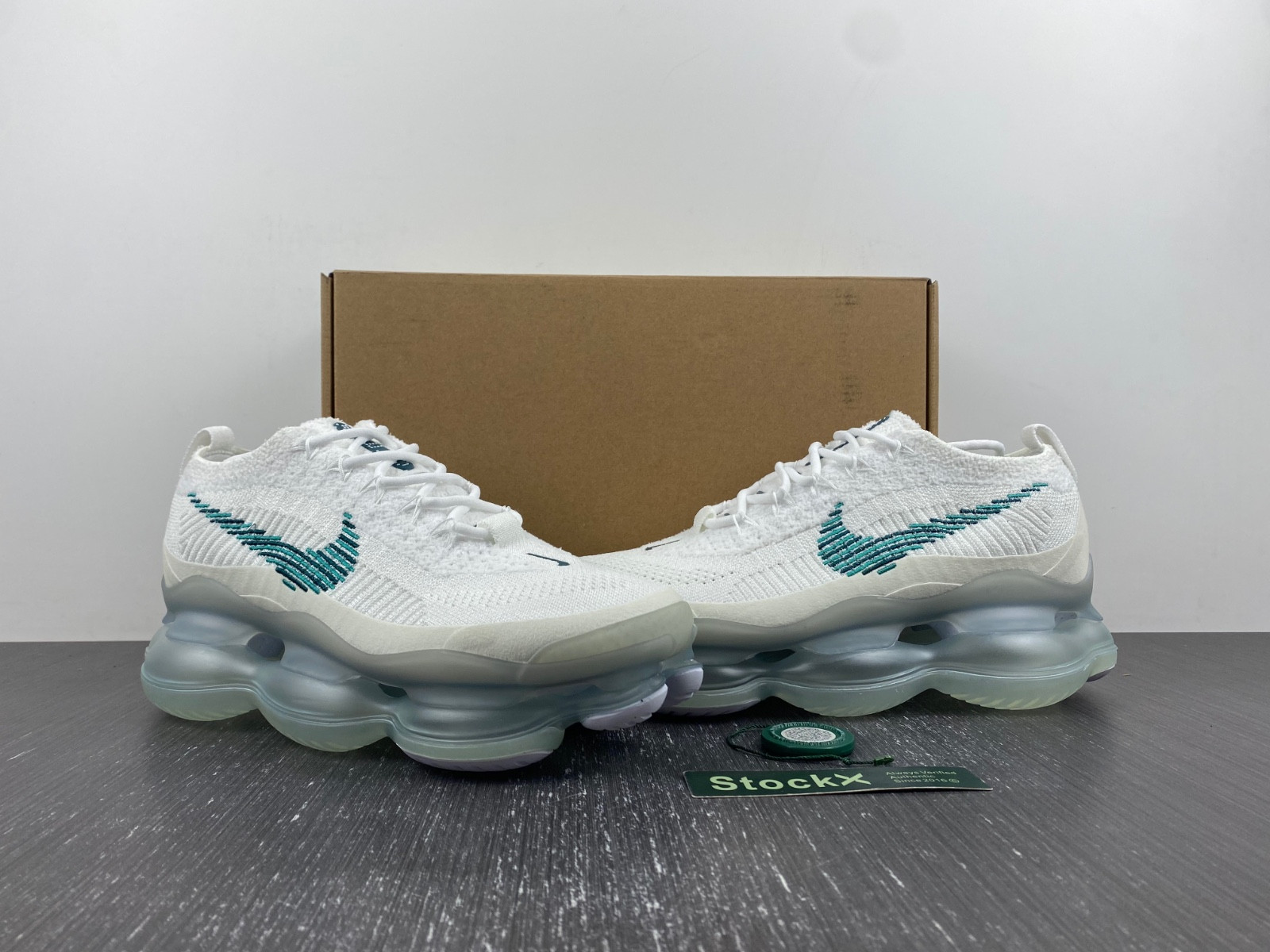 NK Air Max Scorpion DJ4701-100