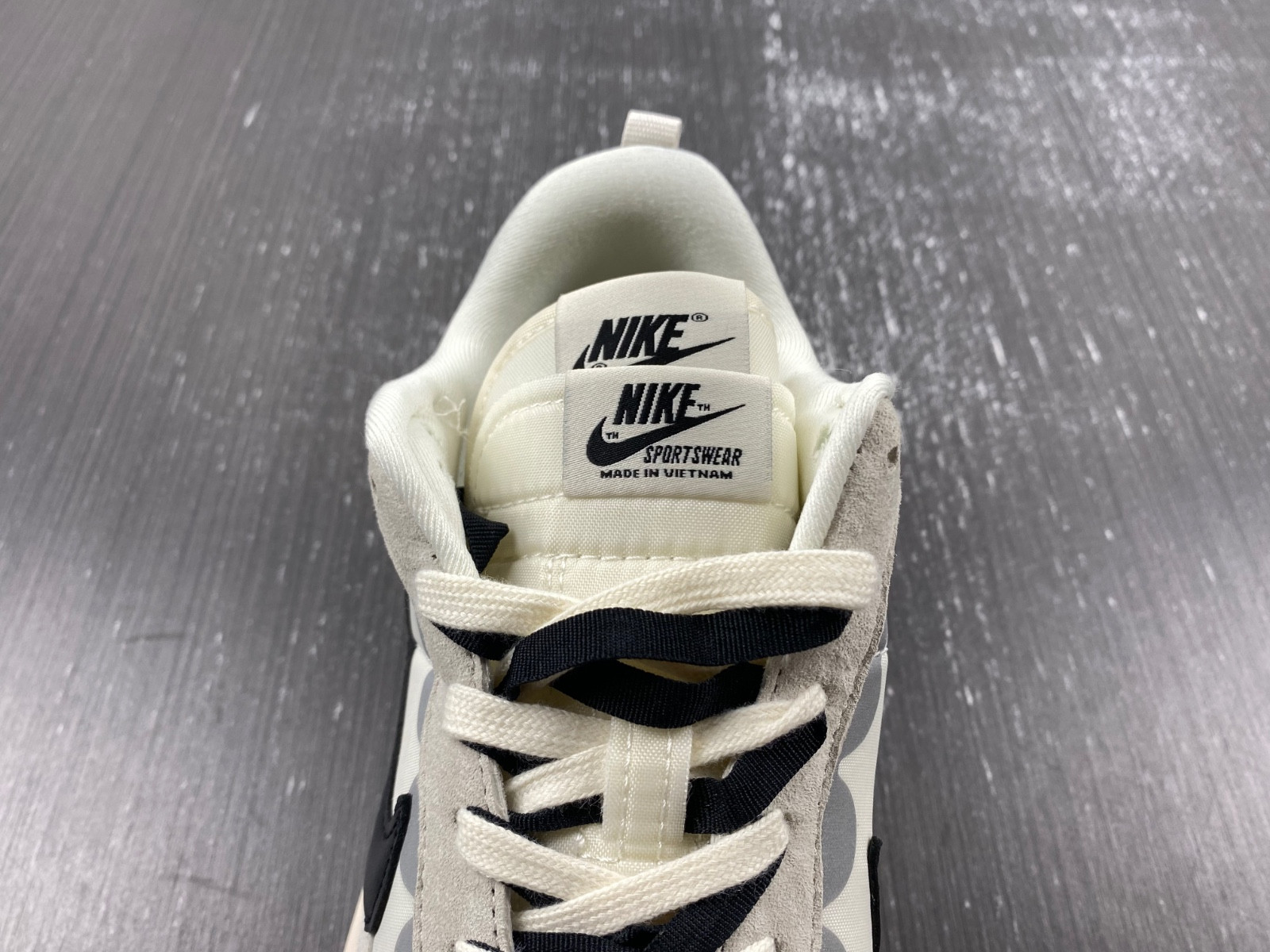 Sacai x Nike DD1875-101