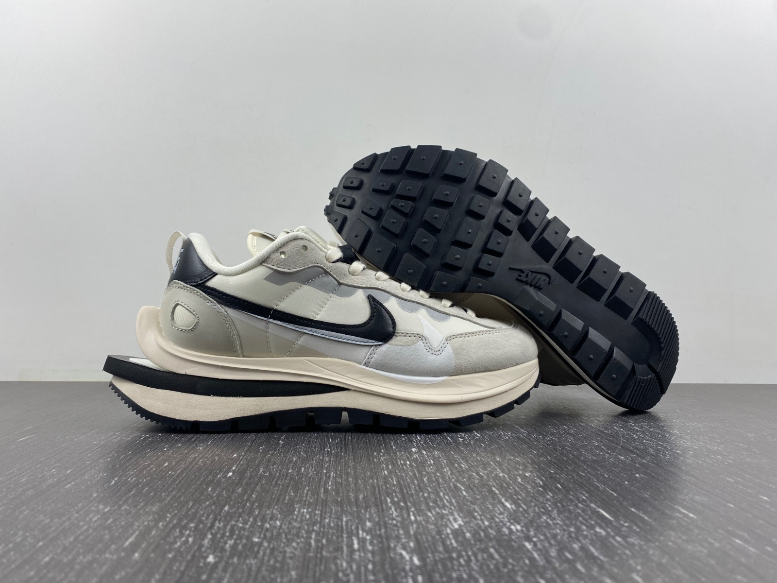 Sacai x Nike DD1875-101