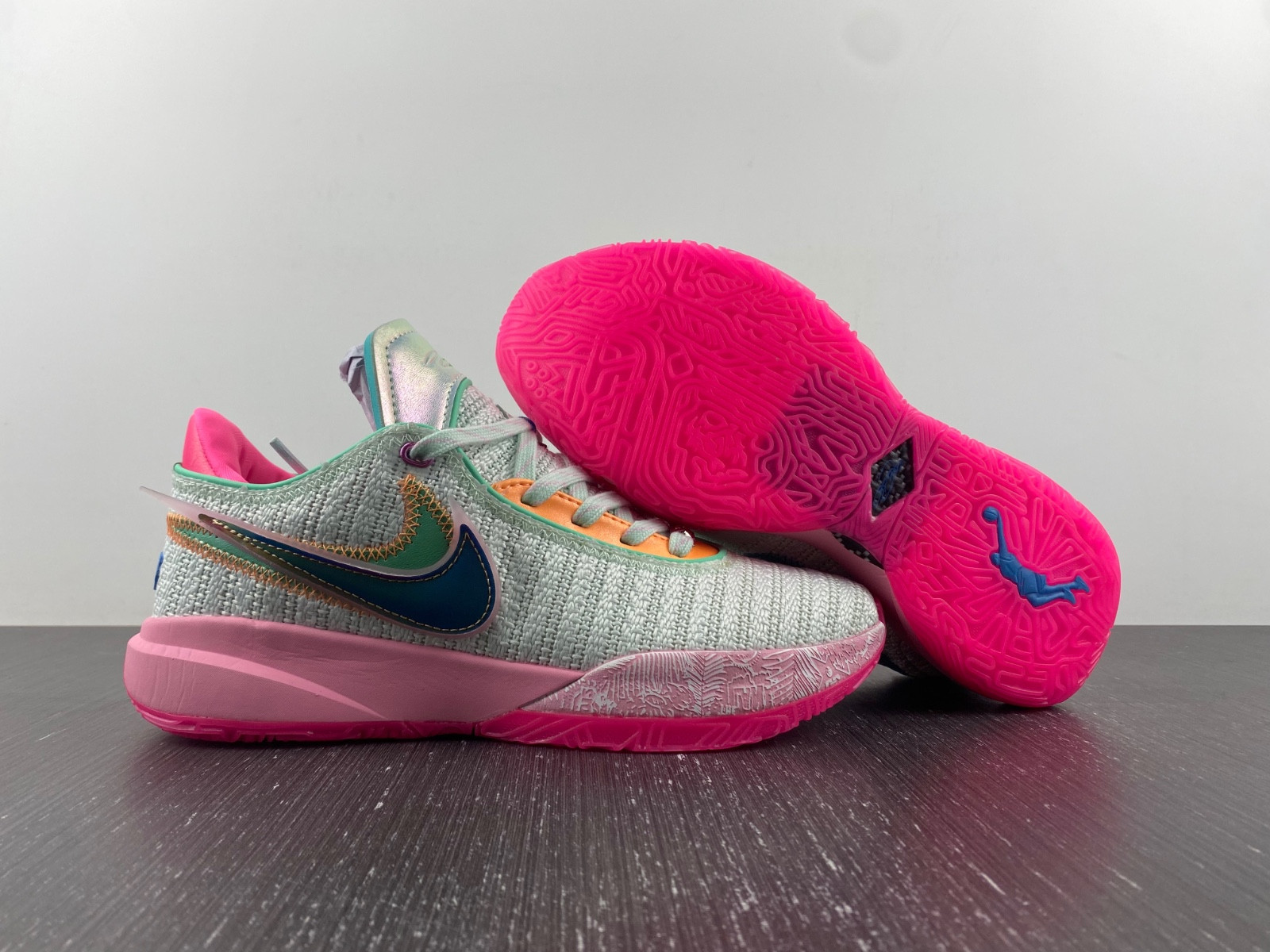 Nike LeBron 20 DJ5422-300
