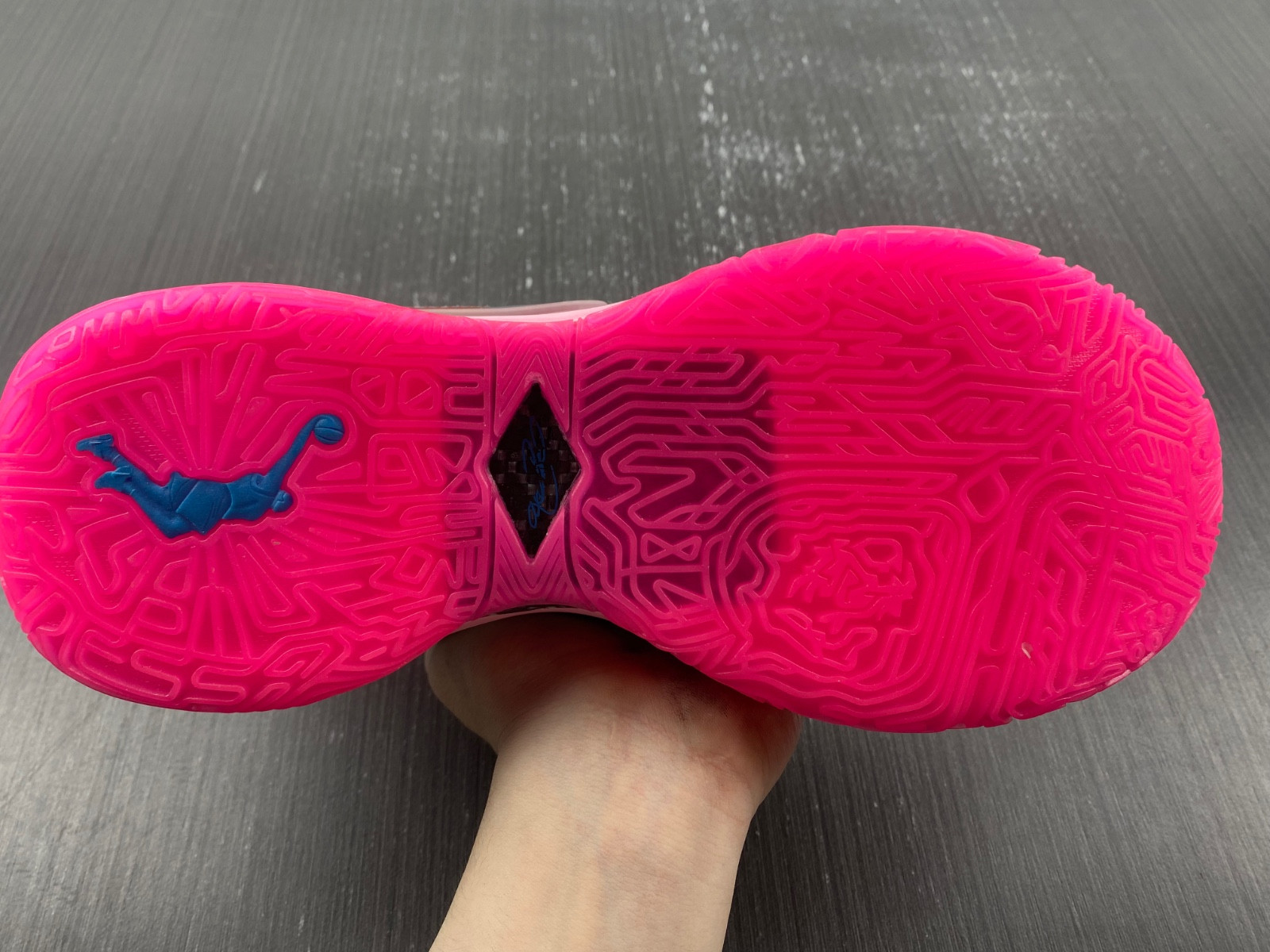 Nike LeBron 20 DJ5422-300