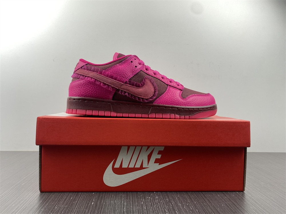 Nike Dunk Low WMNS “Valentine’s Day” DQ9324-600