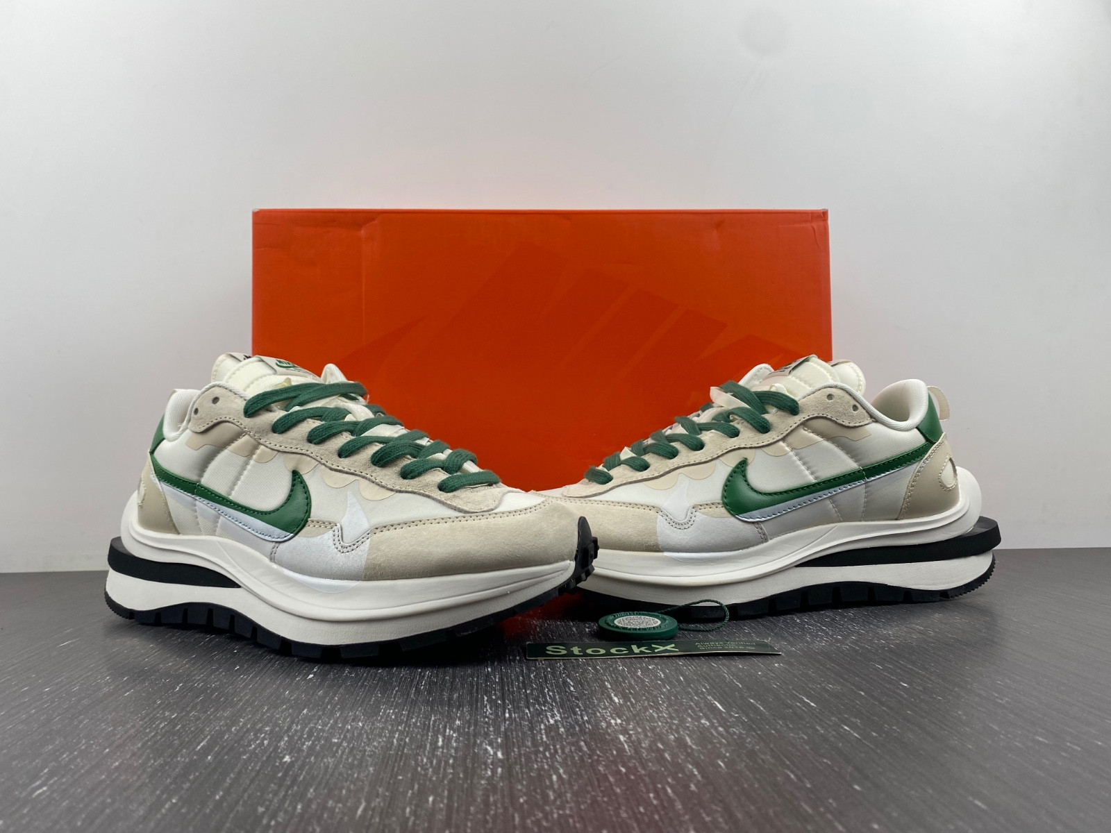 Sacai x Nike DD1875-102