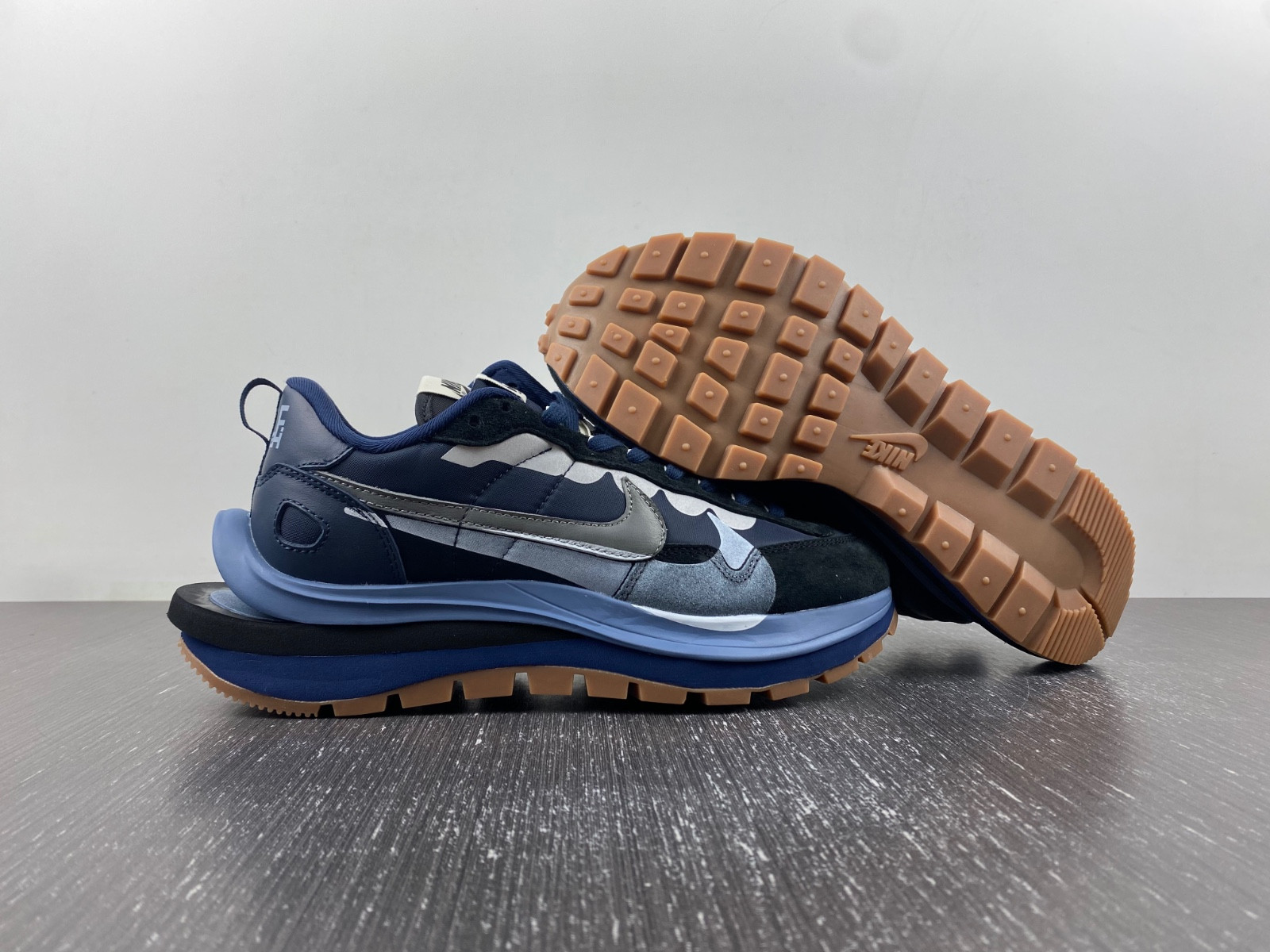 Sacai x Nike DD1875-700