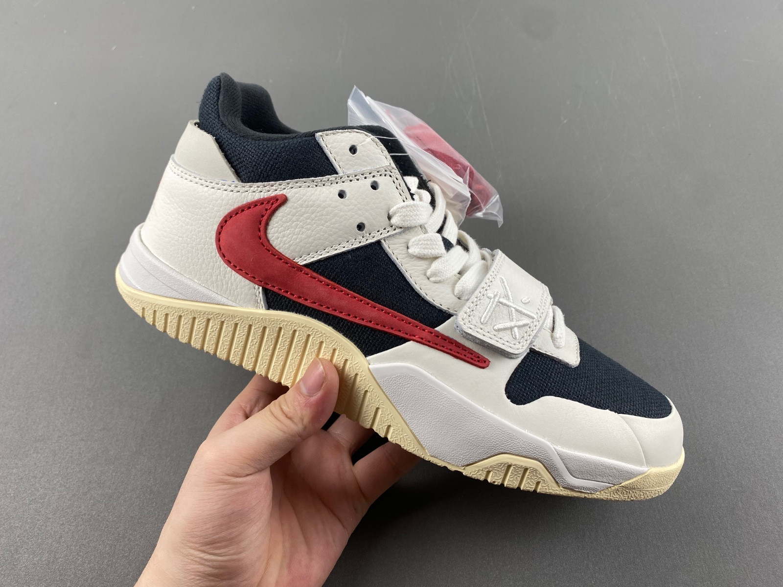 Travis Scott x Jordan Jumpman FZ8117-101