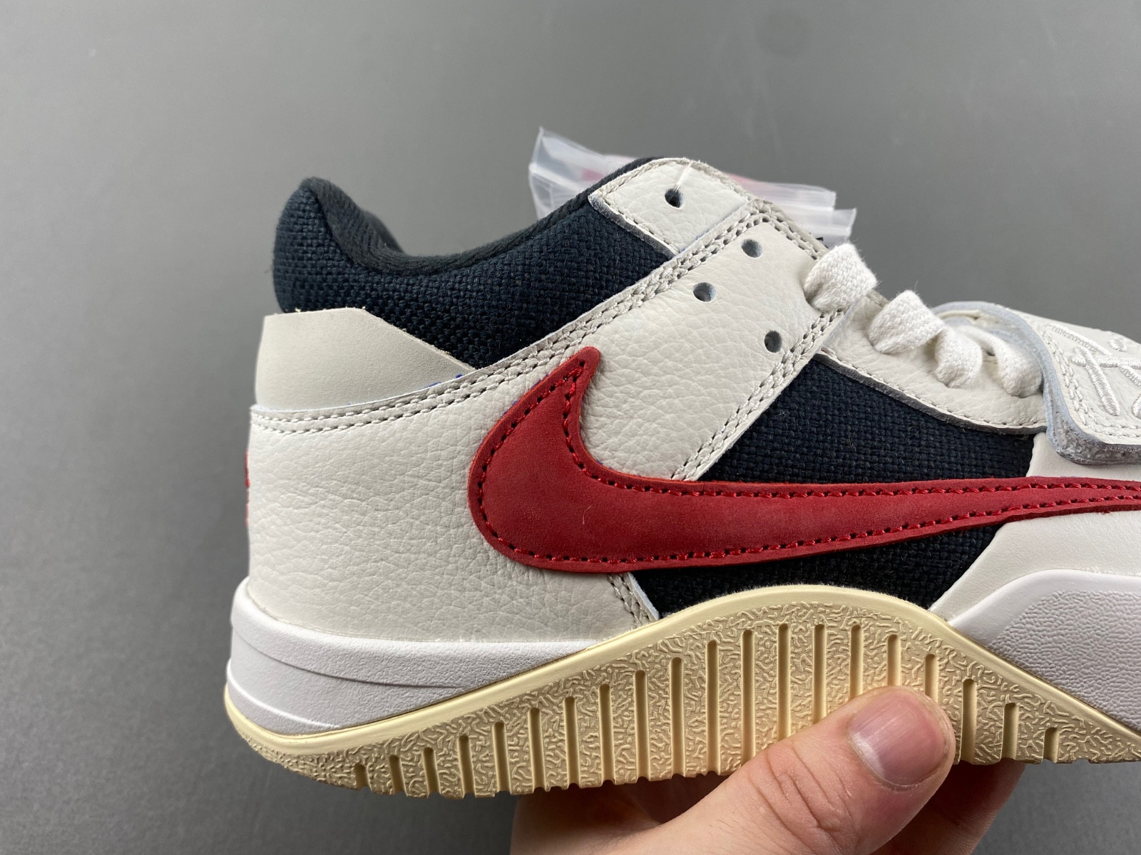 Travis Scott x Jordan Jumpman FZ8117-101