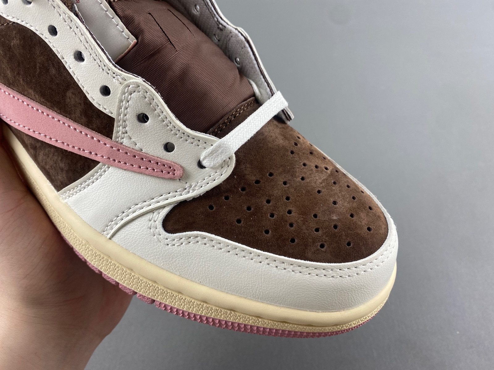 Travis Scott x Air Jordan 1 Low OG DZ4137-206