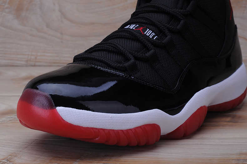 AIR JORDAN 11 RETRO (2012) Bred 378037-010