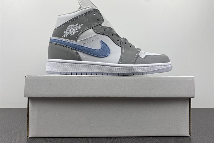 Air Jordan 1 Mid BQ6472-105