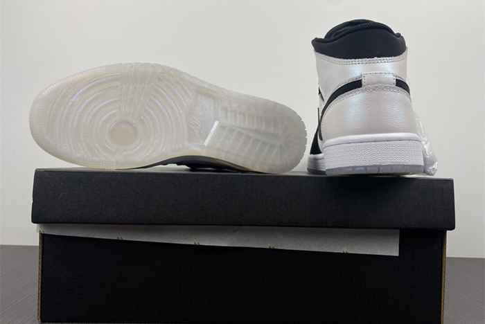 Air Jordan 1 Mid “Diamond Shorts DH6933-100