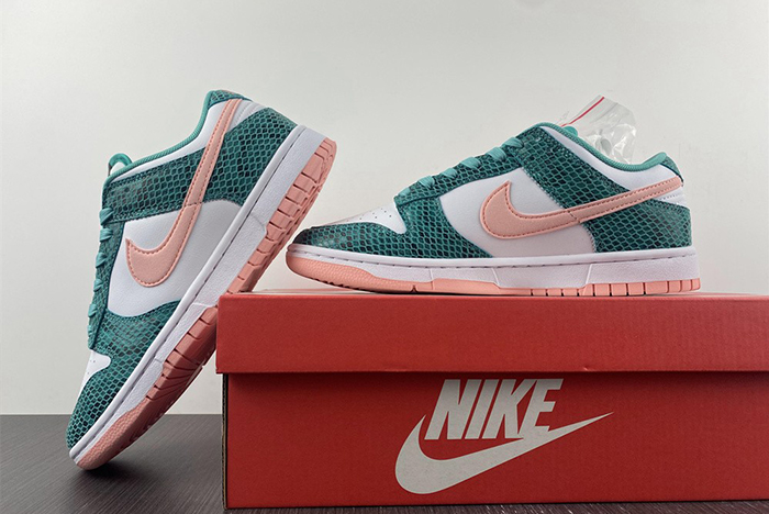 Dunk SB Low "Snake Skin"  DR8577-300