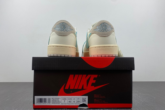 Travis Scott x Air Jordan 1 Low  DM7866-102