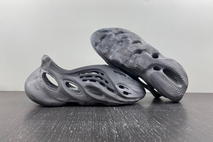 YZY FOAM RUNNER MX "Granite" IE4931