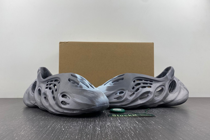 YZY FOAM RUNNER MX "Granite" IE4931