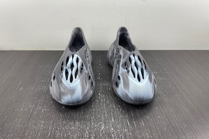 YZY FOAM RUNNER MX "Granite" IE4931