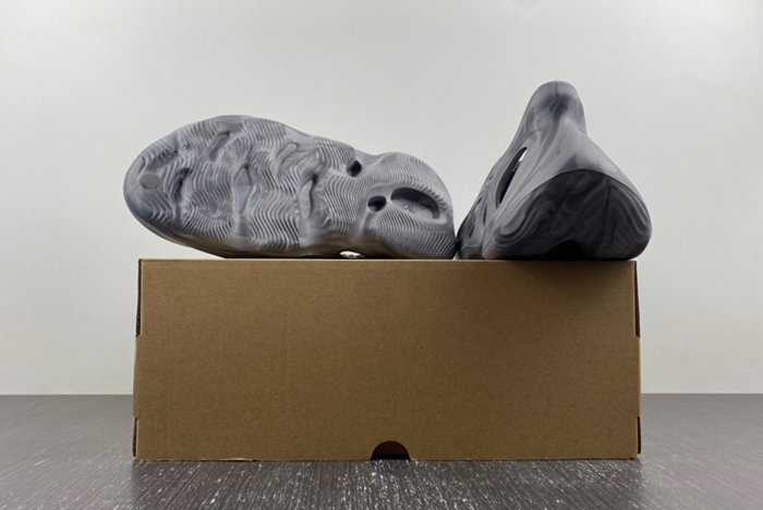 YZY FOAM RUNNER MX "Granite" IE4931