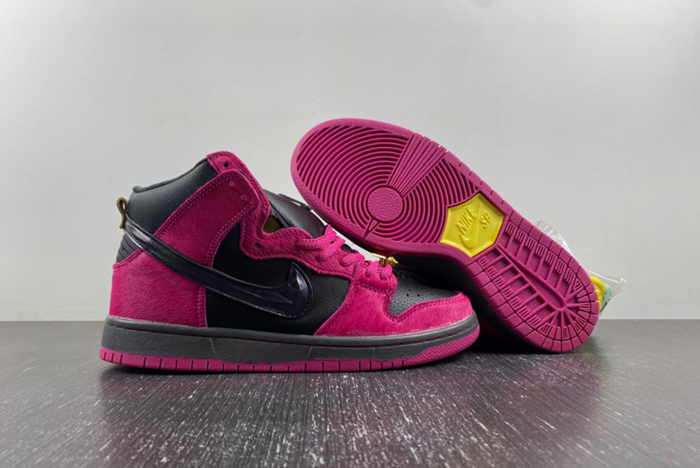 Run The Jewels x Nike SB Dunk Low  DX4356-600
